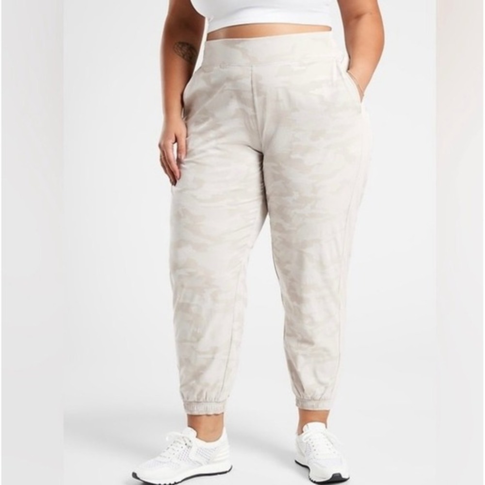 ATHLETA Womens Brooklyn Joggers Camo‎ Abalone Beige  Plus Size 24